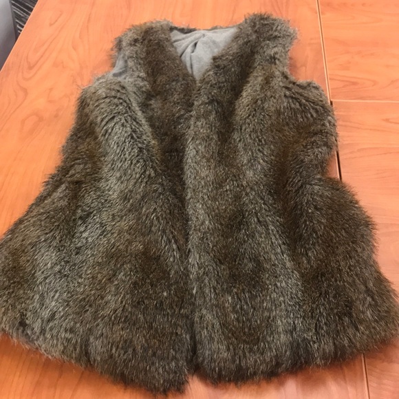 Faux fur vest - Picture 7 of 7